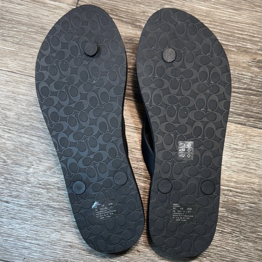 Coach Black and Yellow Geometric Flip Flops woman’s 7 (j23)